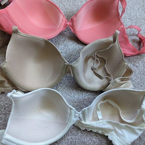 Bras - Picture 2 of 3